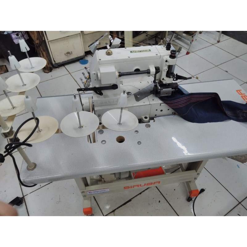 Máquina Fechadeira Plana 3 Agulhas C/ Catraca PTF - HF008 Siruba 110/220v Máquina Fechadeira Plana 3 Agulhas C/ Catraca PTF - HF008 Siruba 110/220v