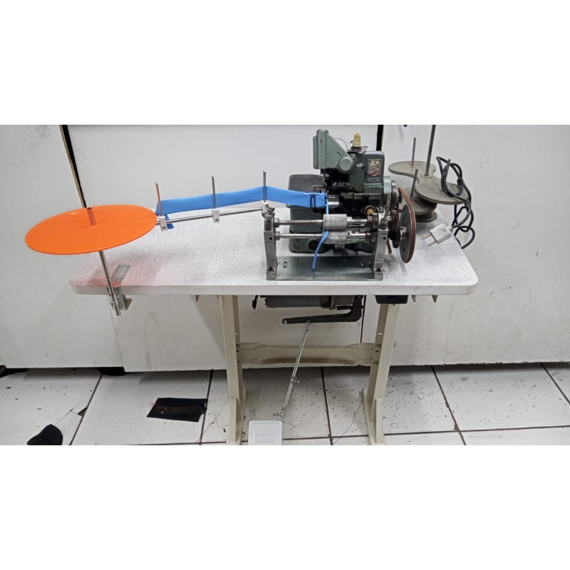 Máquina Overlock Para Rolete Semi Industrial Usada T-103 Máquina Overlock Para Rolete Semi Industrial Usada T-103