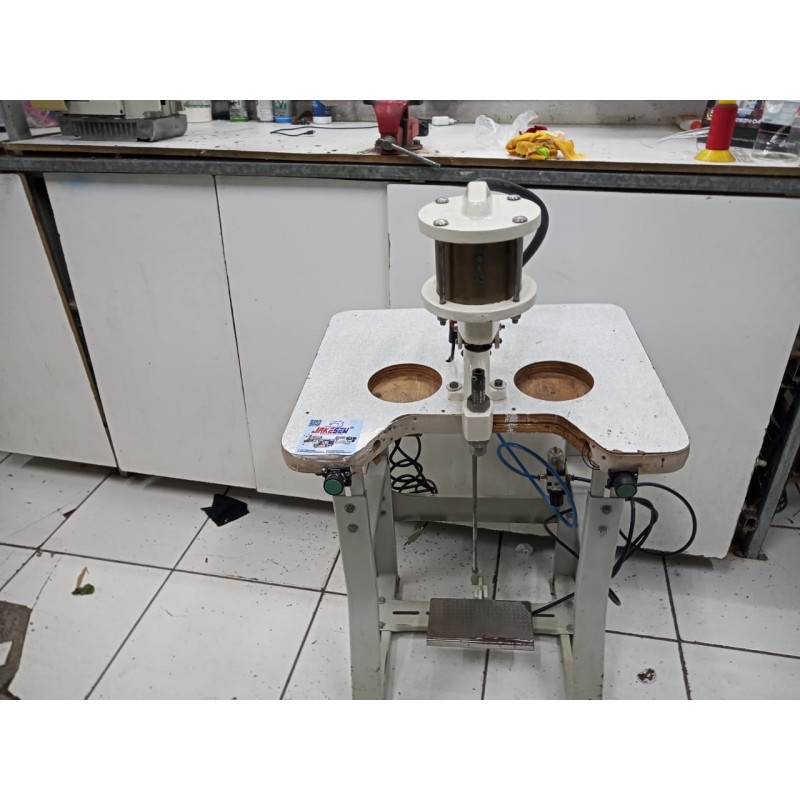 Máquina De Pregar Ilhós Pneumática Marca Eduley Usada Máquina De Pregar Ilhós Pneumática Marca Eduley Usada