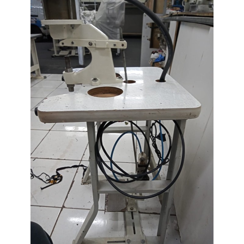 Máquina De Pregar Ilhós Pneumática Marca Eduley Usada Máquina De Pregar Ilhós Pneumática Marca Eduley Usada