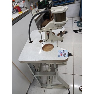 Máquina De Pregar Ilhós Pneumática Marca Eduley Usada