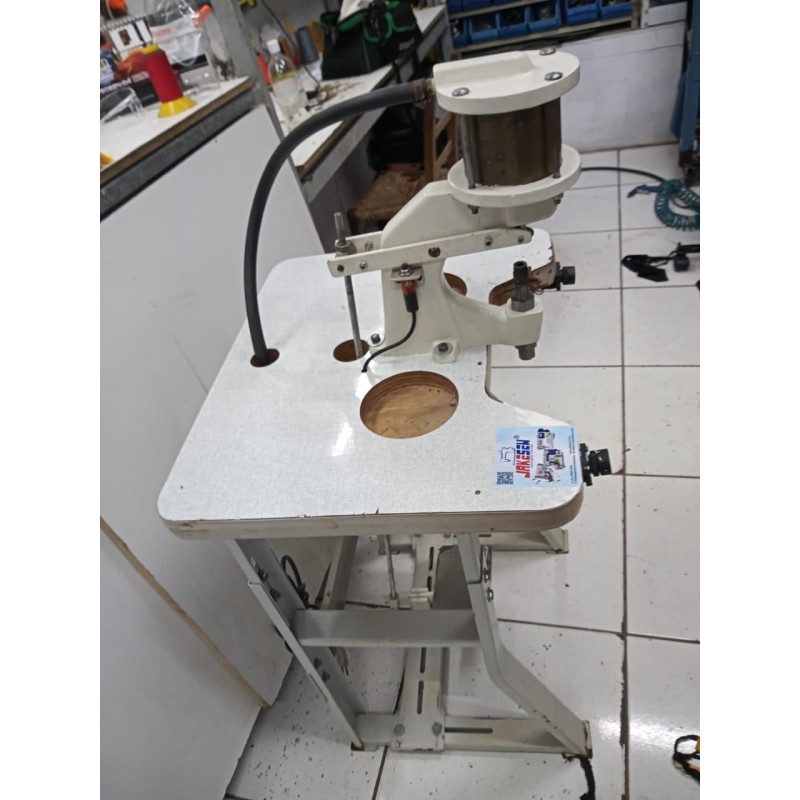 Máquina De Pregar Ilhós Pneumática Marca Eduley Usada Máquina De Pregar Ilhós Pneumática Marca Eduley Usada