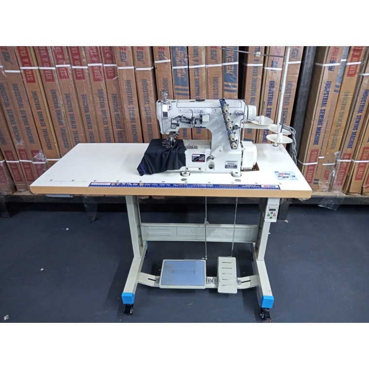 MÁQUINA GALONEIRA PLANA COM TRANÇADO DIRECT DRIVE TYPICAL GK1500D-01 220V SEMI NOVA.