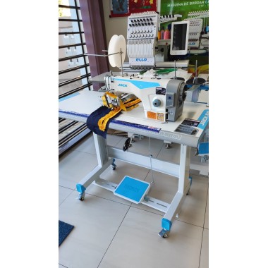 Máquina reta F5 direct drive com aparelho de frufru