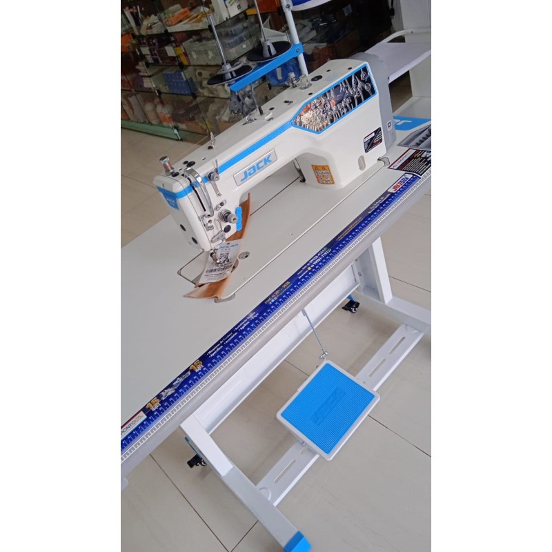Máquina Reta Eletrônica Com Transporte Duplo Por Agulha - Modelo A6F Jack (220V) Máquina Reta Eletrônica Com Transporte Duplo Por Agulha - Modelo A6F Jack (220V)